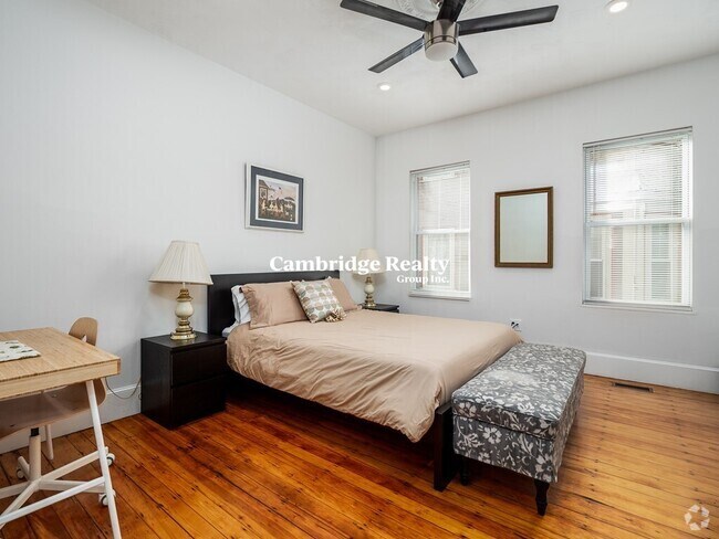 Building Photo - 2 Buckley Ave Unit 1T Rental