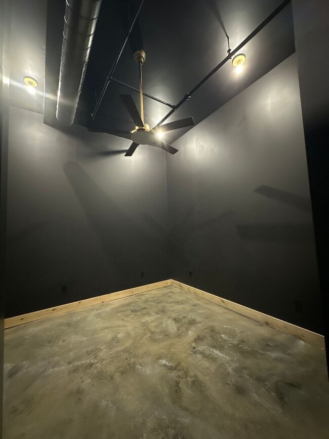 Photo - 21 W Broadway Unit Apt 206