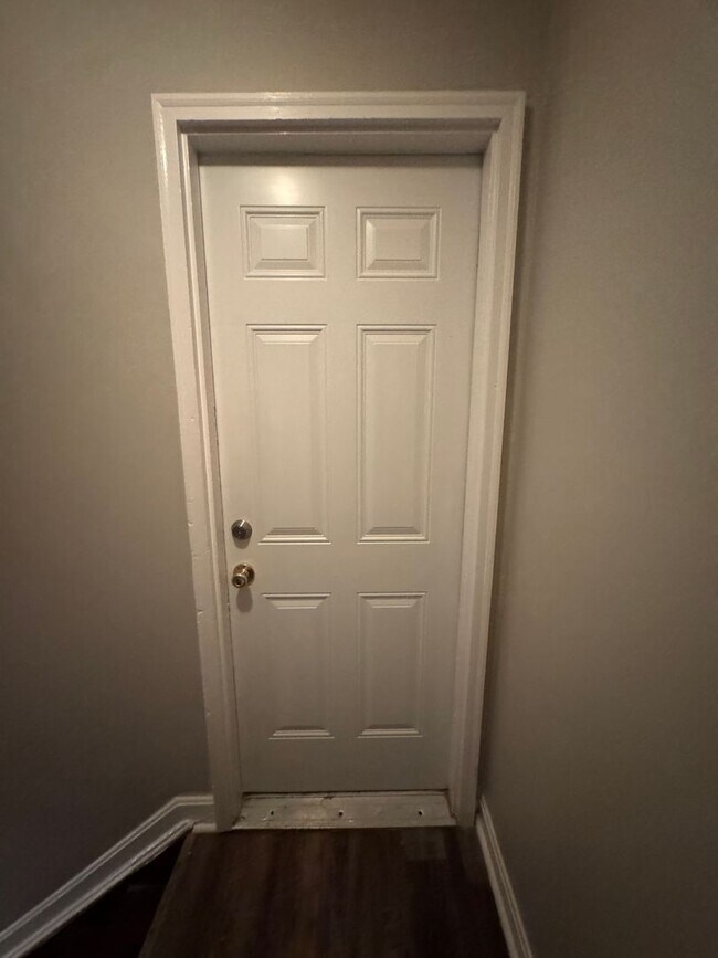 Photo - 2405 Barclay St Unit 2