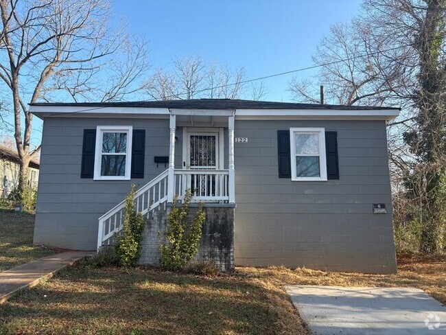 Building Photo - Beautiful Renovated Home