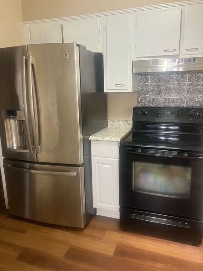 Photo - Split level in Morrow