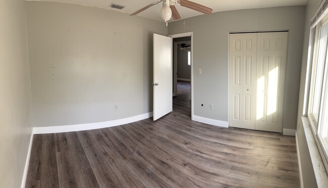 Photo - 5601 SE 3rd Pl