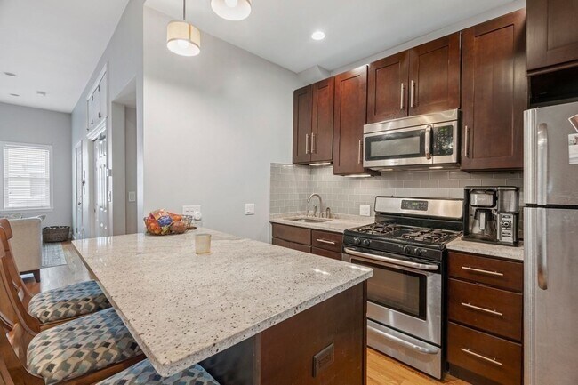 Building Photo - 100 Old Harbor St Unit 1