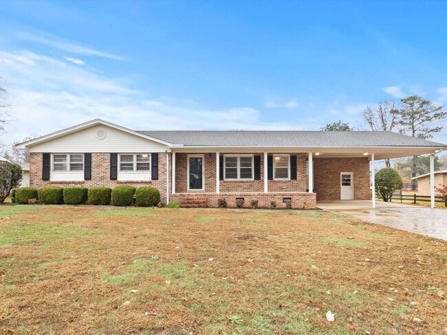 Building Photo - Great location near downtown Athens! Lawn Care included, new LVP flooring! Fenced yard!