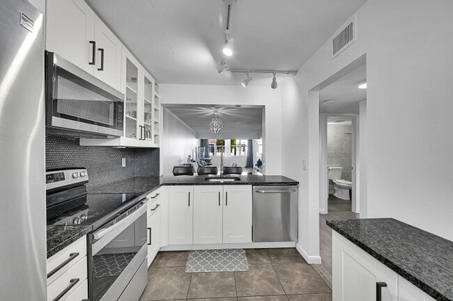 Photo - 2920 SW 22nd Ave Unit 6040