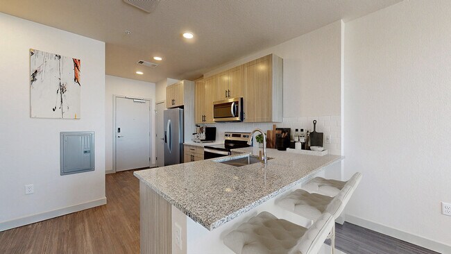 1/1, 660sf
