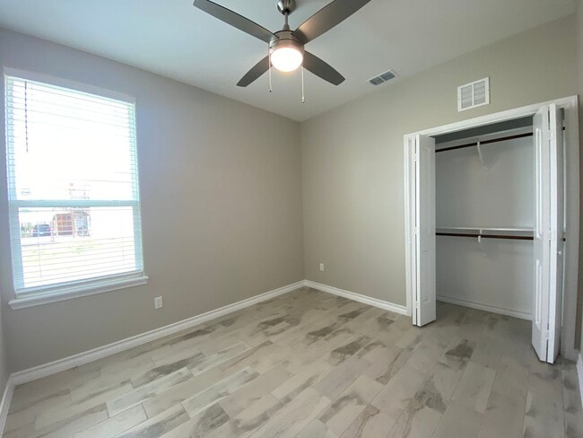 Photo - DFB966 Unit A