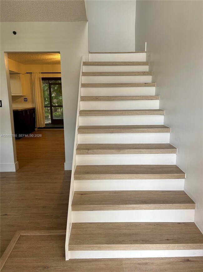 Photo - 10 Laredo Pl