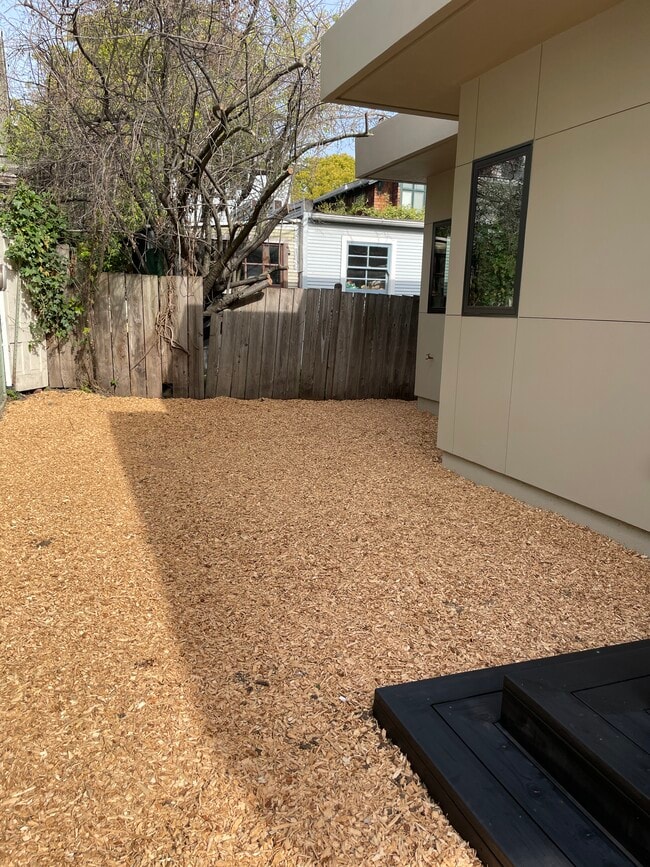 Outside Area - 1825 Berkeley Way Unit B