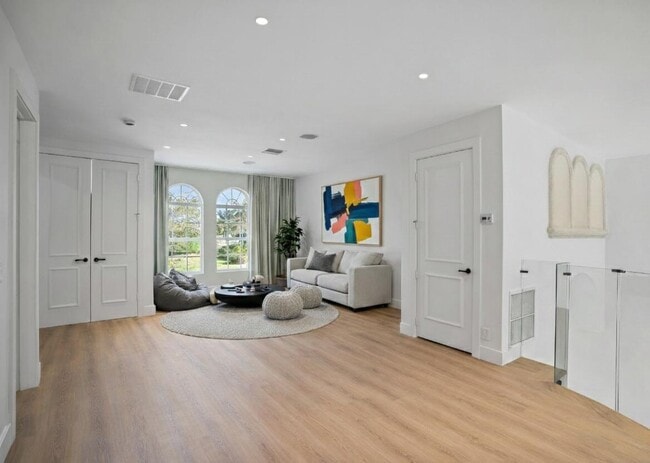 Photo - 3201 E Stonebrook Cir