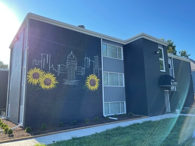 Entrada a la recepción - The Kapital Apartments