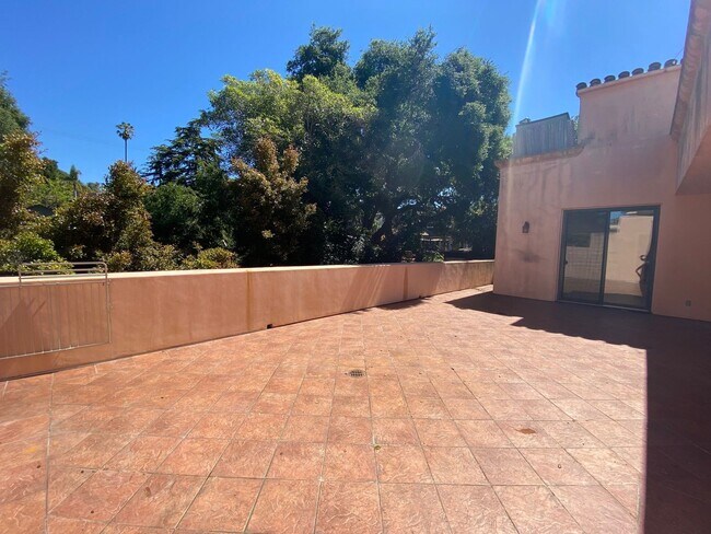 19 E Mission St Unidad F