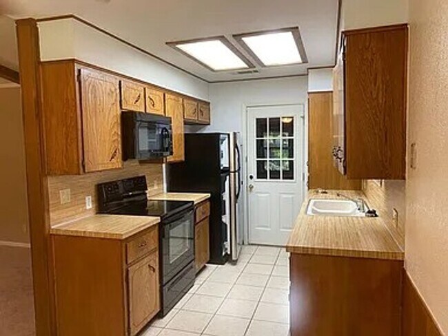 Photo - 3 bedroom 2 bath home with fireplace