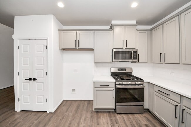 Photo - 7321 Hinsdale Dr