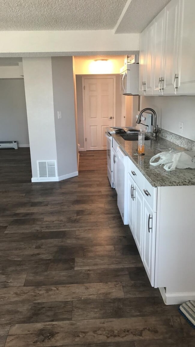 Photo - 1393 S Foothill Dr Unidad Studio Apt