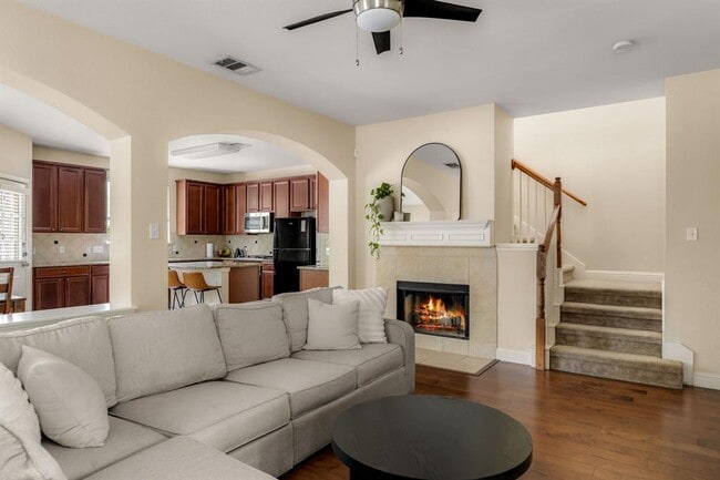 Photo - 1821 Village Oak Ct