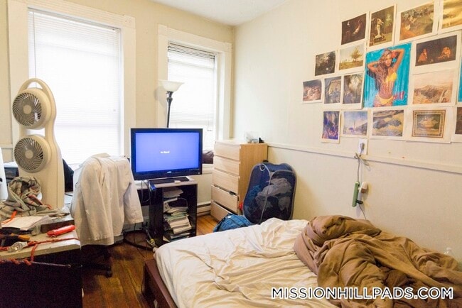Building Photo - 895 Huntington Ave Rental