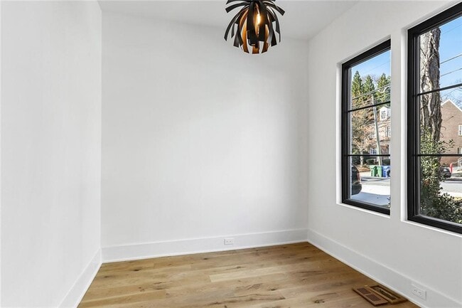 Photo - 2985 Lookout Pl NE