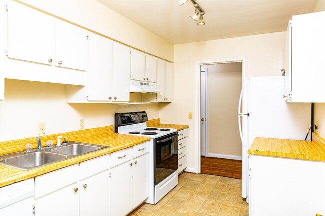 Photo - 657 Montclair Dr
