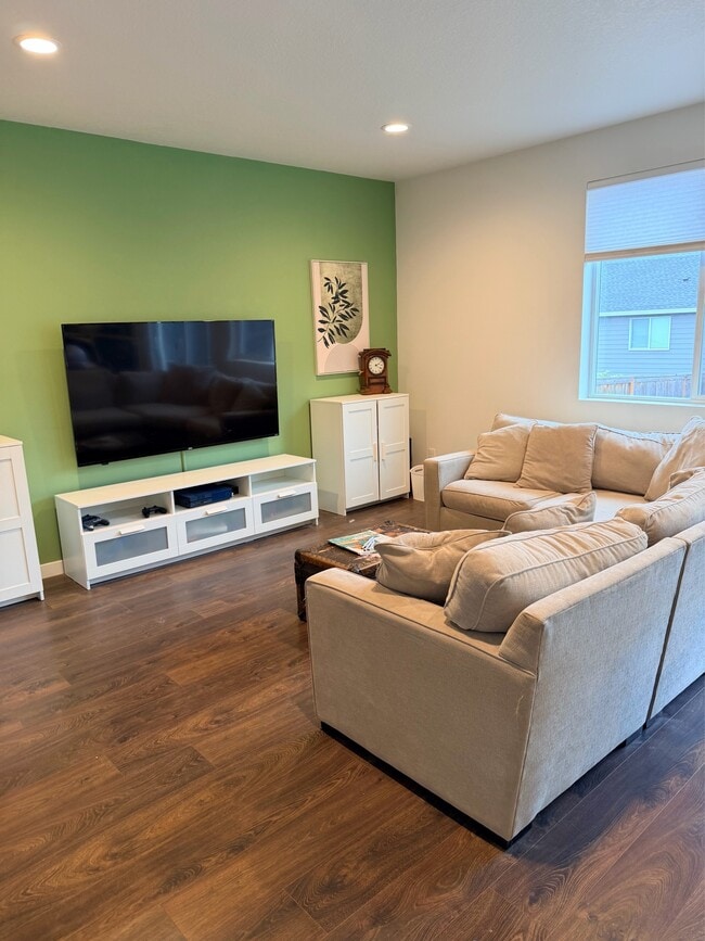 Photo - 995 NE Wildwood Dr