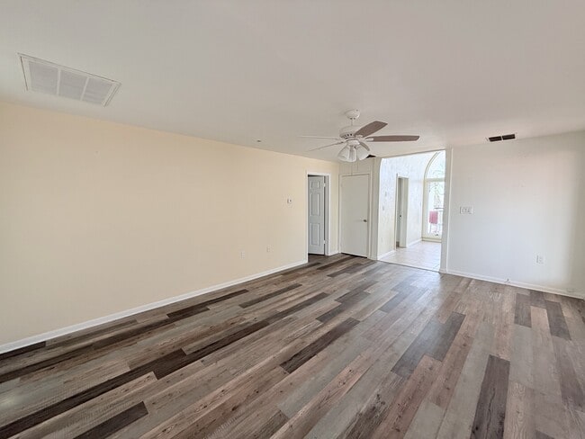 Photo - 735 Dodecanese Blvd