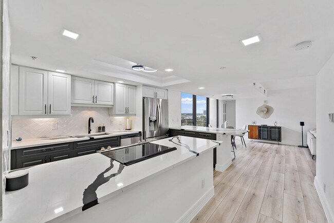 Building Photo - 3000 N Ocean Dr Unit 14-A Rental