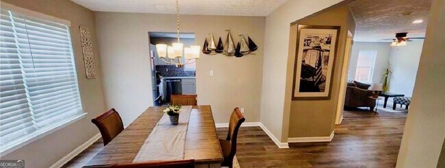 Photo - 1133 Hawthorn Ln