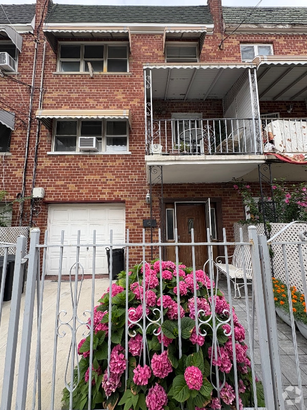 Building Photo - 726 Soundview Ave Rental