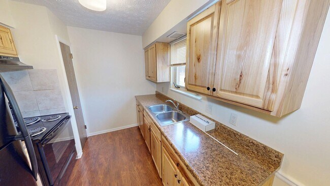 Photo - Updated 2 Bedroom, 2nd Floor, Canfield Ap... Apartment Unit 6322 #4