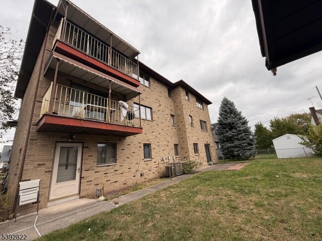 Photo - 29 La Salle Ave Unit 2