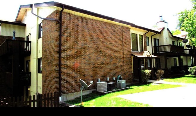Building Photo - 1508 Summer Run Dr Unit 302
