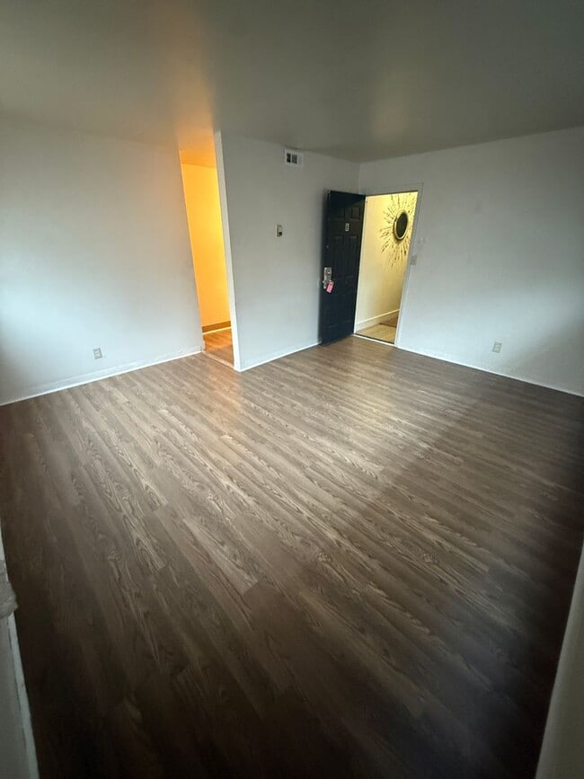 Photo - 15411 Barat Ave Unidad B