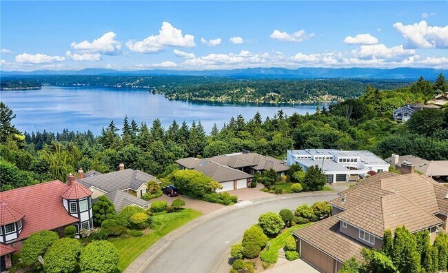 Photo - Stunning 5 Bedroom 3 Bathroom for Rent!