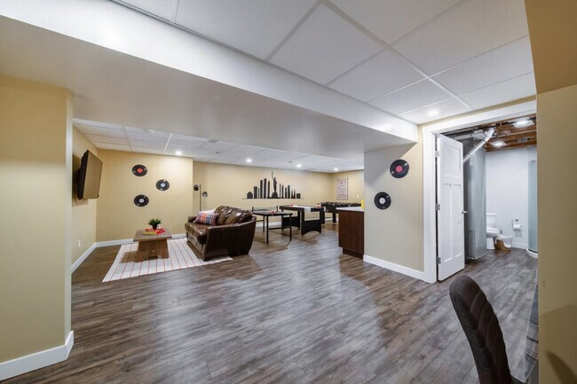 Photo - 5415-111A 111a St NW Unit ID1308626P