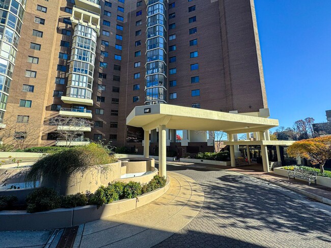 Photo - Luxurious Double Suite Condo With 2 Full Baths and Sunroom In Desired Belvedere Condominiums Unit 1533