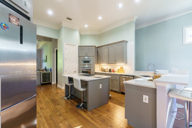 Photo - 9308 Thurloe Pl