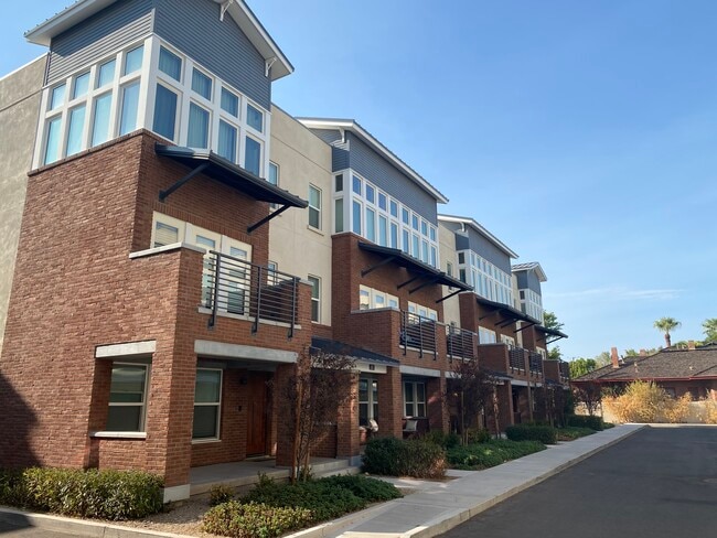 Building Photo - 808 N 4th Ave Unit 18