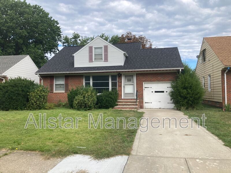 Photo - 320 Halle Dr