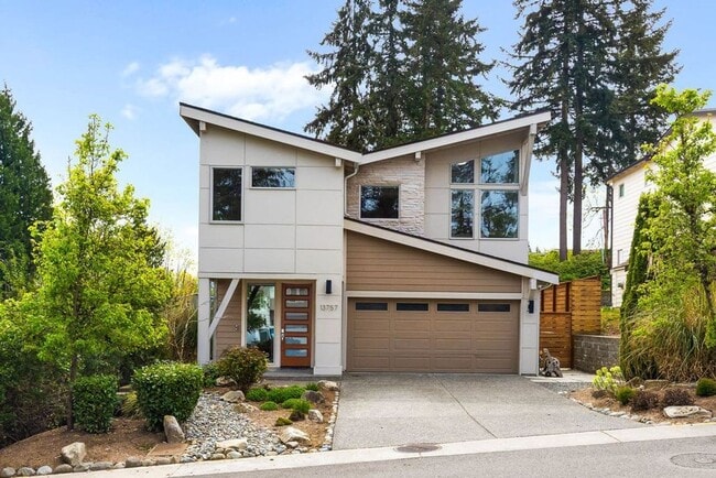 Building Photo - Beautiful Home in Kirkland with 2-Car Garage and Outdoor Patio!