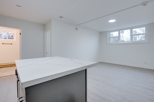 Photo - 642 Hamilton Rd Unit 1B