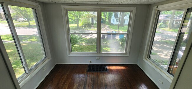 Photo - 219 E Oak St