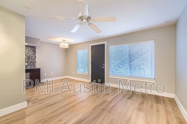 Photo - 2200 Dickson Dr Unidad 125