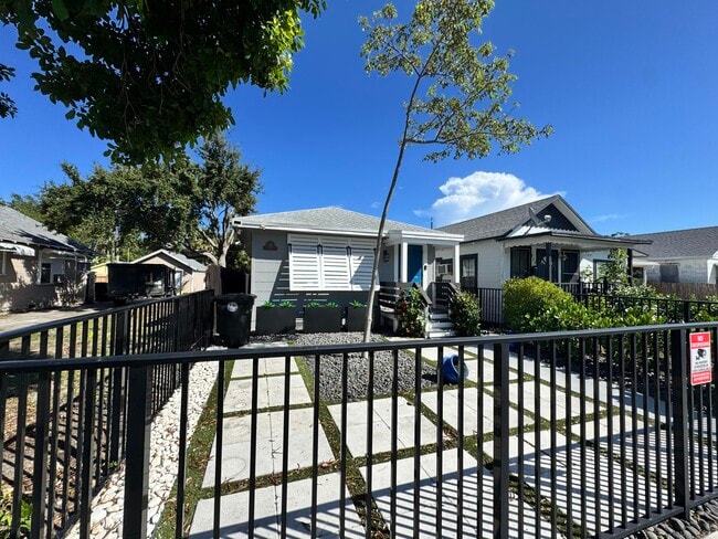Photo - 322 S L St