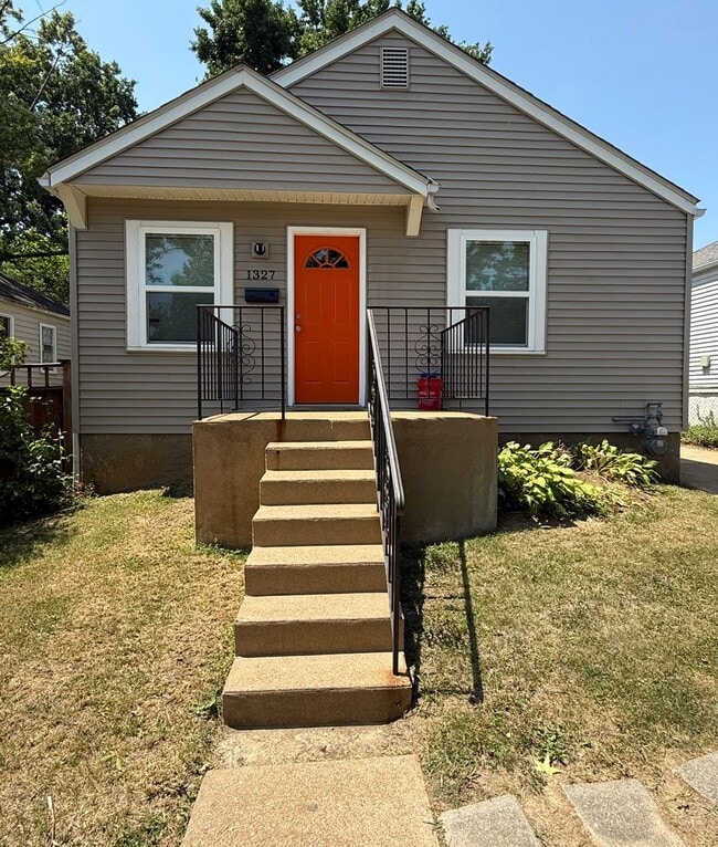 Building Photo - Charming South City Bungalow with Modern T... Rental