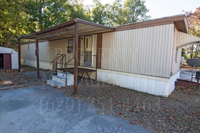 Building Photo - 3 Bedroom, 1 Bath Rental