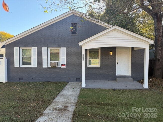 Building Photo - 3516 The Plaza