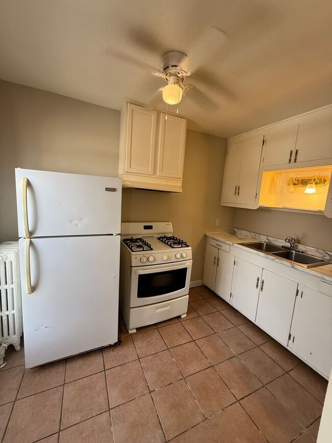 Photo - 562 Edmund Ave W Unit 2