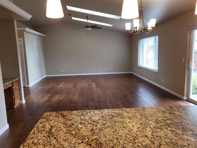 Photo - 3 bed 2 bath Single Family Home for Rent in Grants Pass