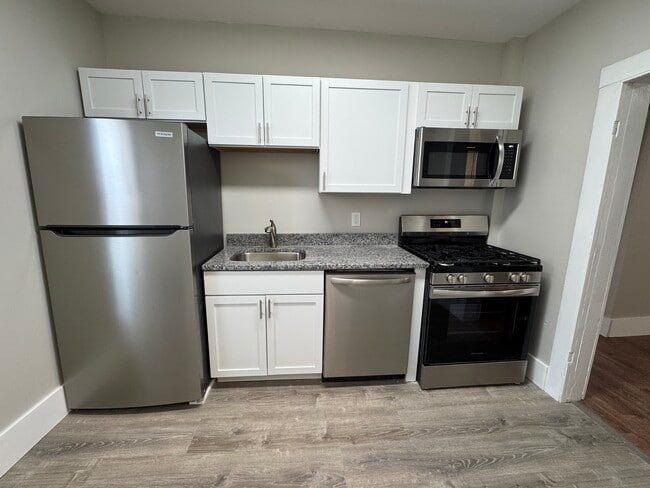 Building Photo - 41 Leroy St Rental