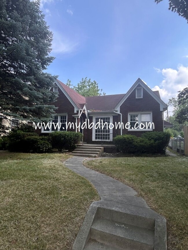 Photo - 822 E Rudisill Blvd House